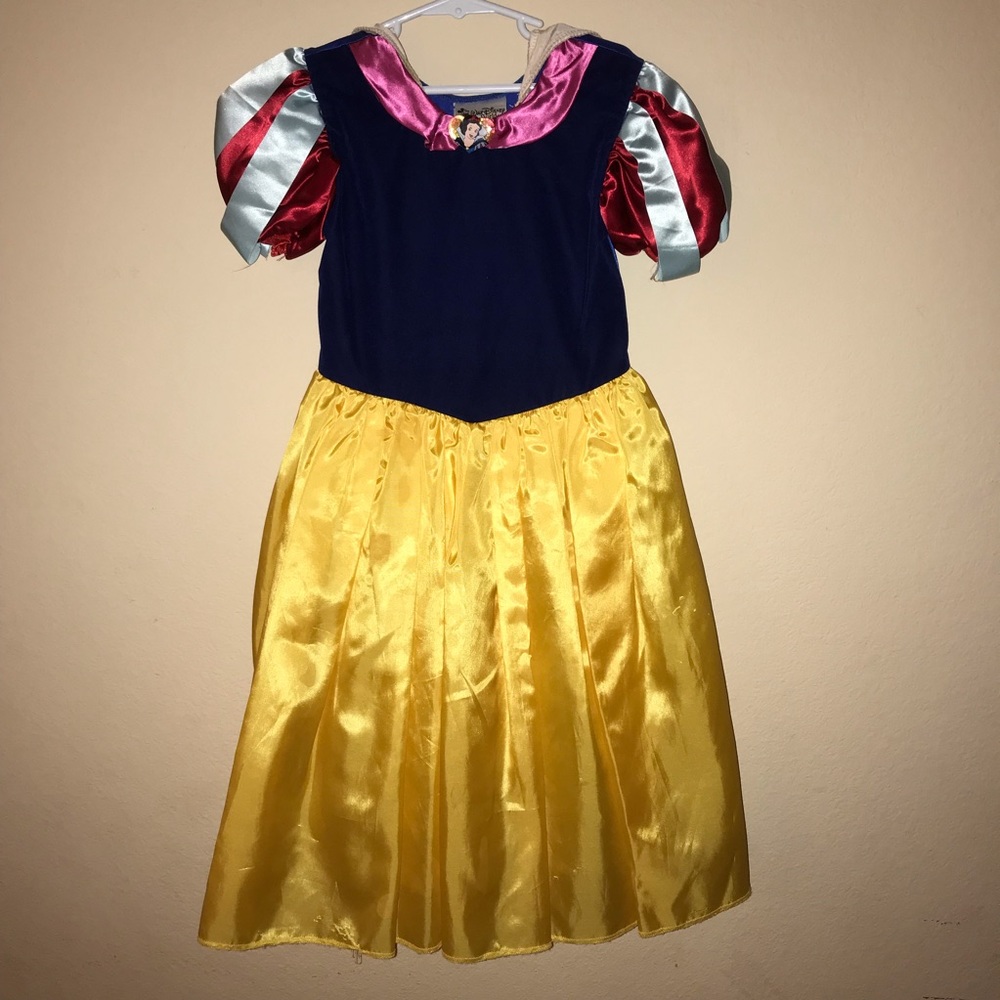Walt Disney Snow White costume & accessories